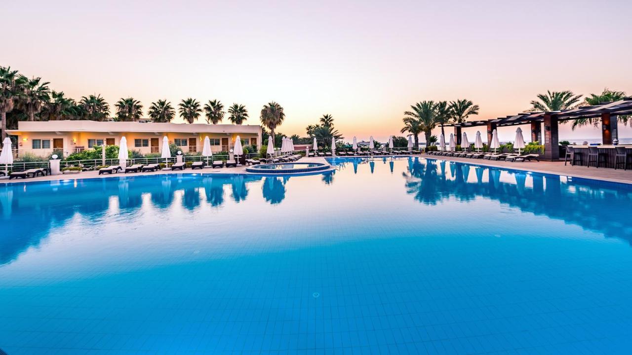 Vuni Palace Luxury Resort & Beach & Casino Kyrenia  Esterno foto