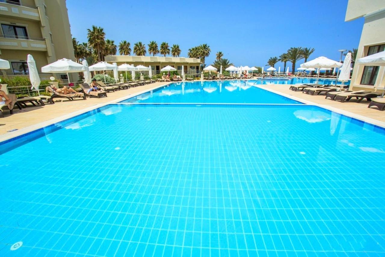 Vuni Palace Luxury Resort & Beach & Casino Kyrenia  Esterno foto